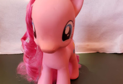  My little pony  da Hasbro Pinky Pie ; 21 cm de altura; 15 cm de comprimento  R$ 30,00