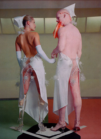 Aimee Mullins con Mathew Barney at the Cremaster Cycle