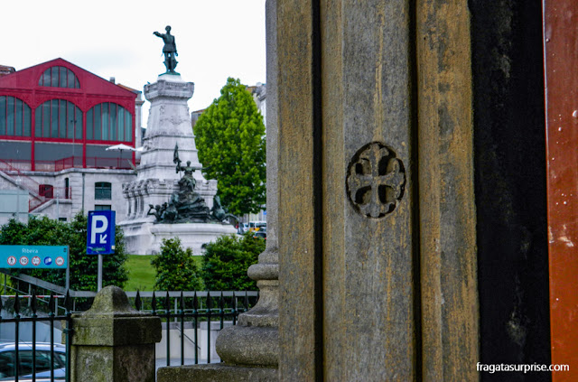 Monumento ao  Infante D. Henrique, Porto, Portugal