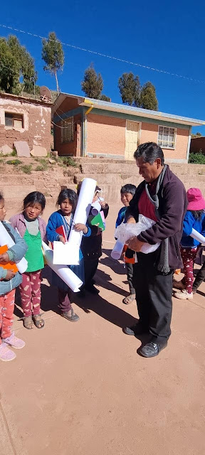 Wir danken allen Spendern im Namen der Schüler der Q'araqochi-Bildungseinheit in Bolivien. Ich bringe Gottes Wort und Unterstützung in Form von Schulmaterial für die Schüler der Bildungseinheit.