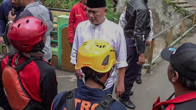 Jenazah Dua Santri yang Hanyut di Sungai Cikapundung Ditemukan, Pj Wali Kota Bandung Sampaikan Duka Mendalam