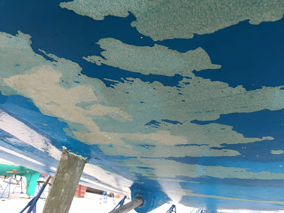 Peeling anti foul paint Jeanneau yacht