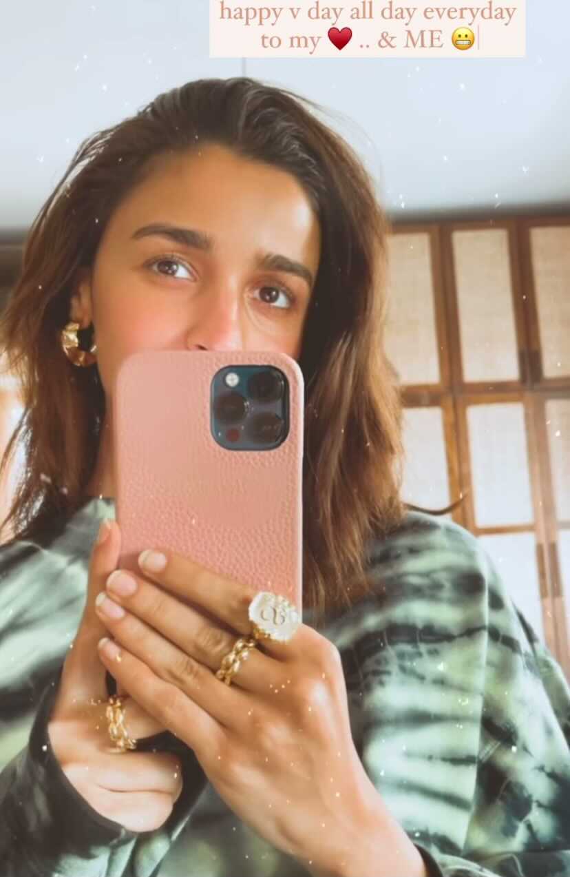 Actors Gossips: Alia Bhatt flaunts emblazoned ring as a subtle nod to beau Ranbir Kapoor in Valentine Day post