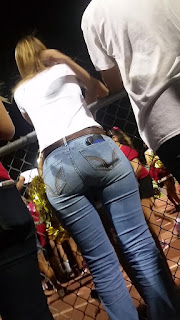 candid-girl-jeans