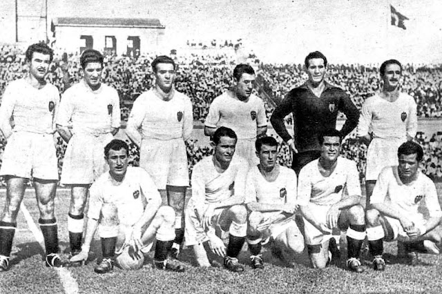 📸VALENCIA C. F. 📆25 junio 1944 ➡️Sin ordenar: Eizaguirre, Álvaro, Juan Ramón, Ortuzar, Iturraspe, Lecue. Epi, Hernández, Mundo, Igoa y Asensi. ATLÉTICO DE BILBAO 2 🆚 VALENCIA C. F. 0 Domingo 25/06/1944, 18:30 horas. Copa del Generalísimo, final. Barcelona, estadio de Montjuic: 65.000 espectadores. GOLES: ⚽1-0: 28’, Zarra. ⚽2-0: 42’, Escudero.
