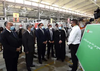رئيس الوزراء يتفقد المصنع الإقليمي لشركة "شنايدر إليكتريك" بمدينة بدر