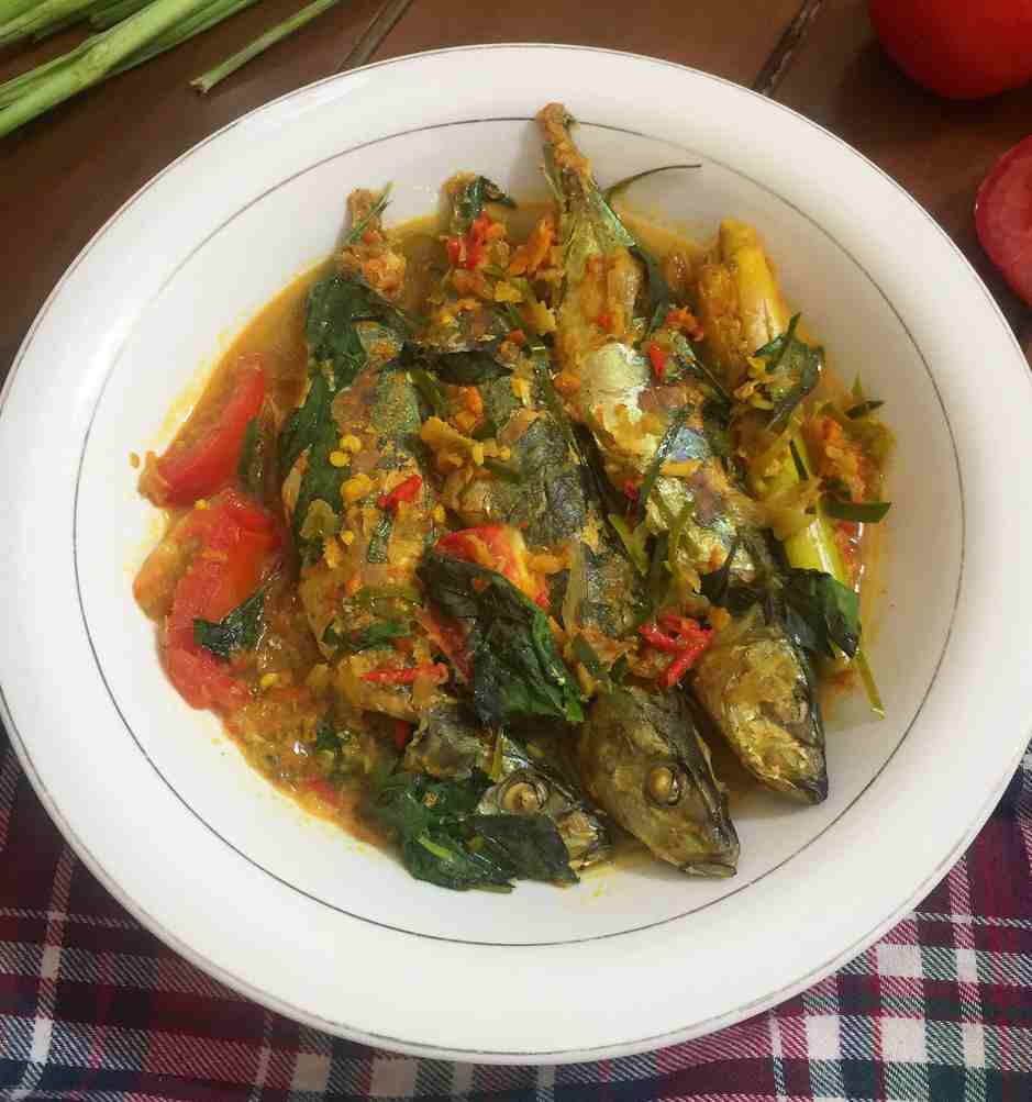 Resep woku ikan layang (woku belanga dan kemangi)