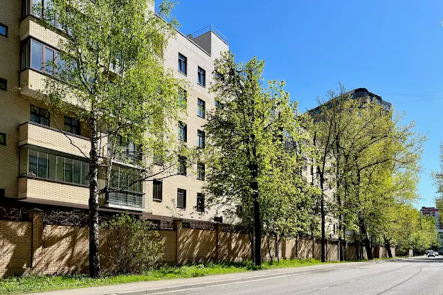 Староволынская улица, жилой комплекс «Ближняя дача»