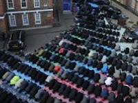 Suasana Shalat Jum'at di Spitalfields, London