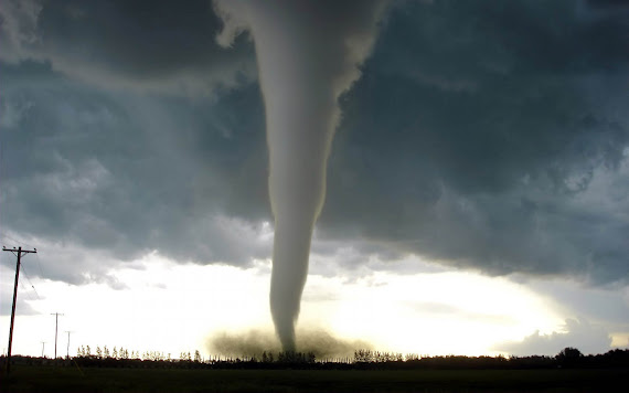 foto badai, foto tornado, gambar tornado