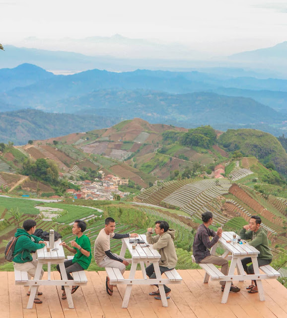 Bukit Terasering Panyaweuyan