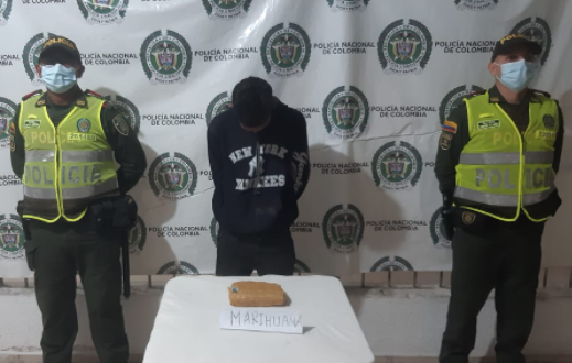 https://www.notasrosas.com/Apresado con 511 gramos de marihuana y 12 gramos de cocaína en 'Los Fundadores', de Valledupar