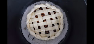 Easy apple pie in a pressure cooker.