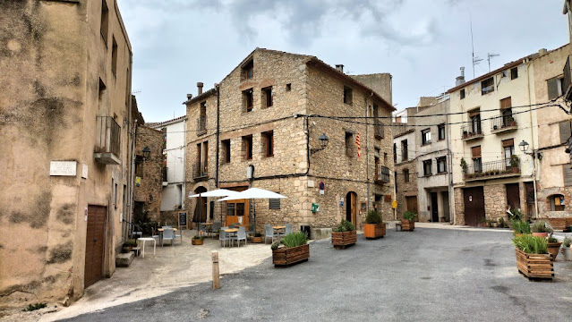 Carrer, edificis, bar, terrassa