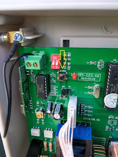 Кнопочка "LEARN" на плате BS-DZ2 для программирования брелков Ан-Моторс.