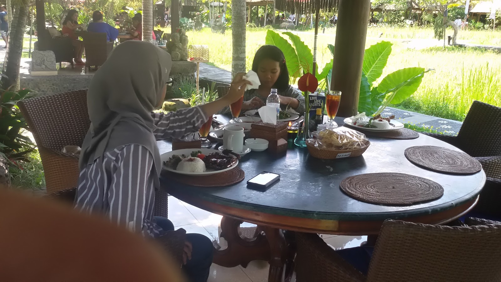 Kinanti Bercerita Bebek Tepi Sawah Restaurant Dan Villas