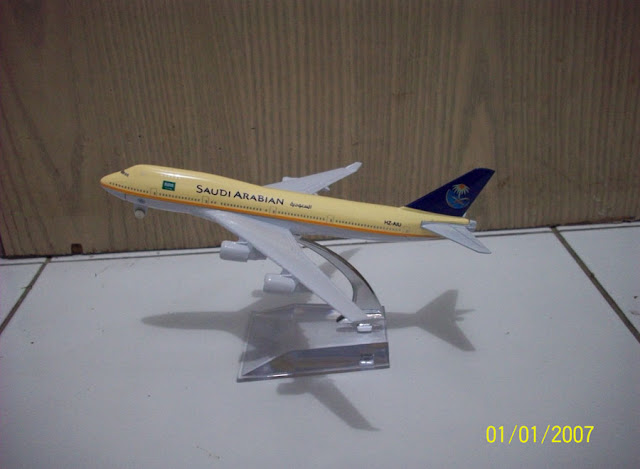 Diecast Miniatur Pesawat Saudi Arabian B747 400