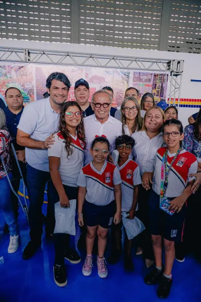 Cícero Lucena e Leo Bezerra entregam a 44ª unidade de ensino reconstruída pela gestão e 60 óculos para alunos de João Pessoa