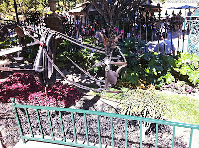 Disneyland hearse horse invisible ghost Haunted Mansion
