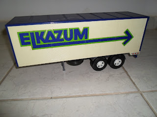 Caminhão baú Elkazum - Elka