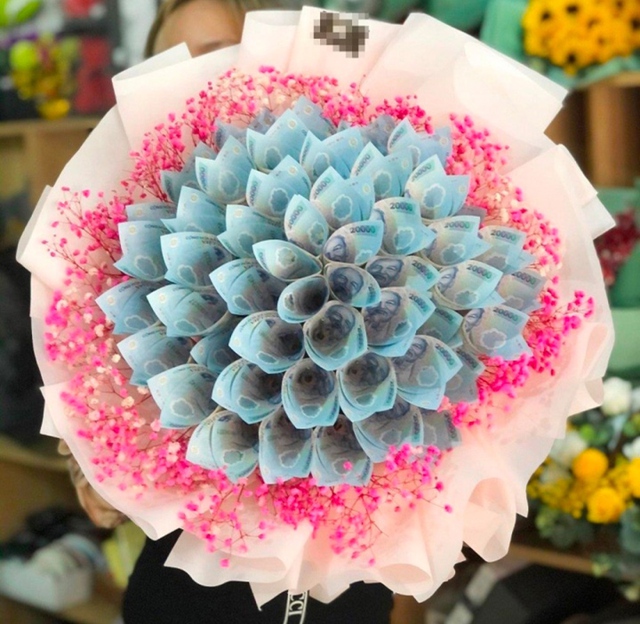 Những bó hoa Valentine siêu độc lạ: Không chỉ ăn được mà còn tiêu được <a href=