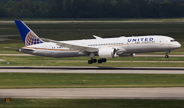 United Airlines Boeing 787-9