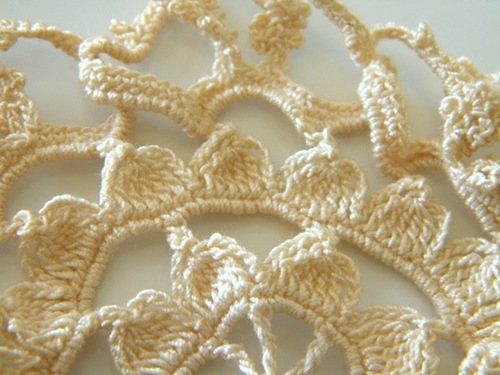 wedding centerpieces with lace doilies