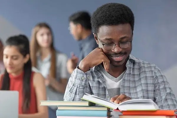 Guide to visas and funding to study in the UK