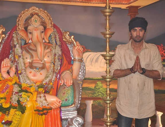 Rockstar Ranbir devotion of Ganpati Bappa Immersion Wallpapers