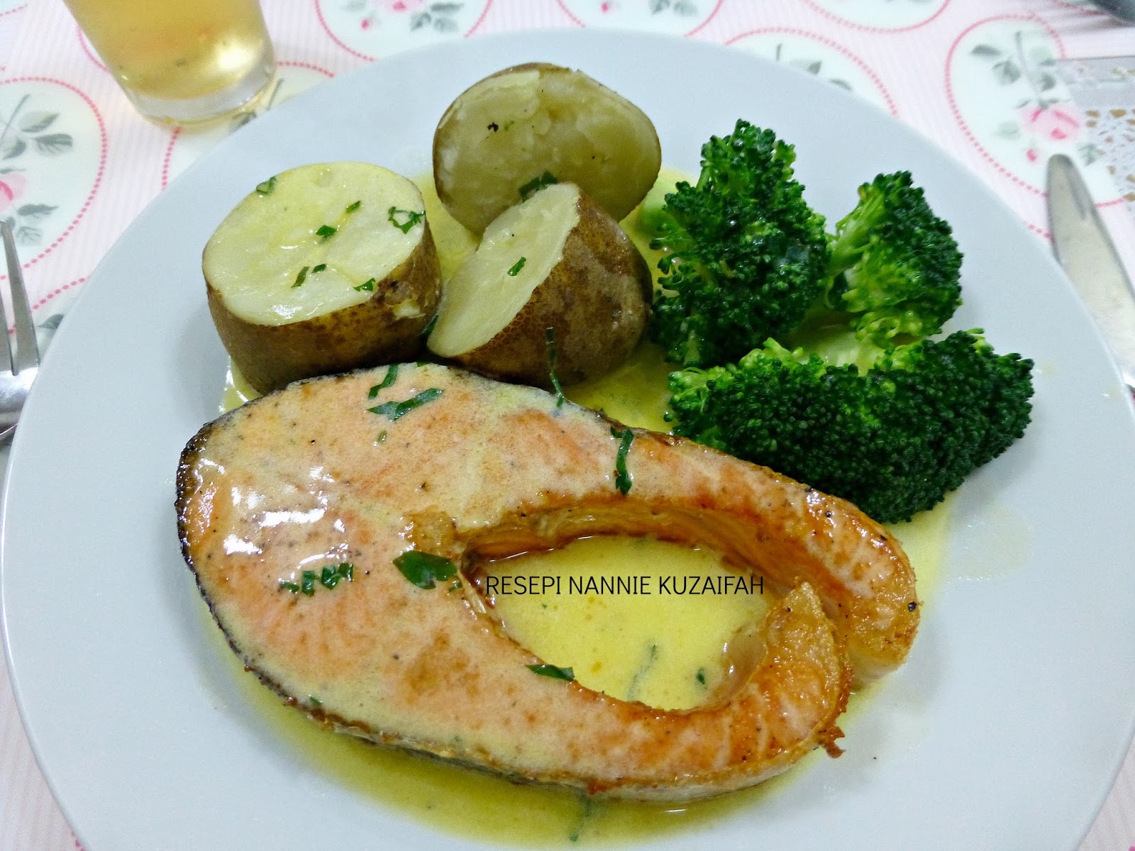 RESEPI NENNIE KHUZAIFAH: Salmon grill sos lemon mentega