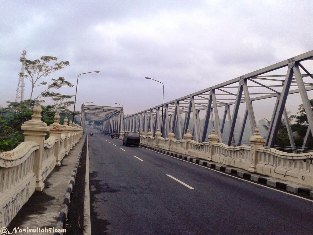 Jembatan perbatasan, Gapura Selamat datang di Jateng, dan Gapuran masuk Magelang