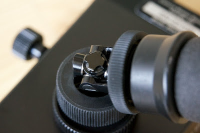 Here you see the knob to control the frictional damping of the gimbal