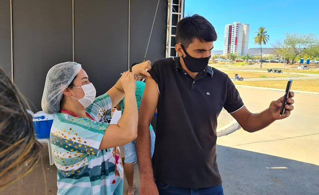 Em Barreiras, vacinação contra a Covid-19 avança para o público de 33 anos  acima