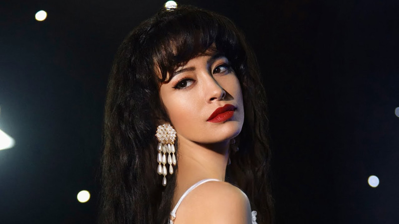 Christian Serratos como Selena en Selena: La serie