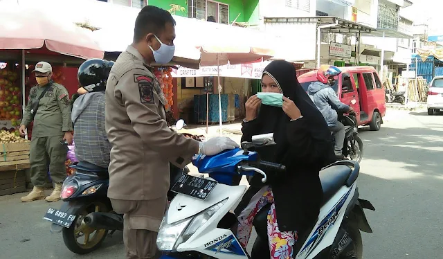 Operasi Yustisi, Satgas Covid-19 Sinjai Bagi-bagi Masker