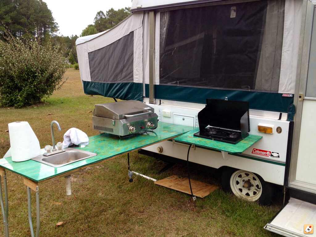 RV Dream Girl: Outside kitchen for Tent trailers (Pop-ups)