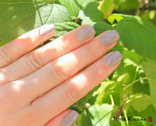 OPI Taupe less beach