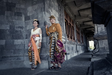 Foto Prewedding Setting Bangunan Khas Bali