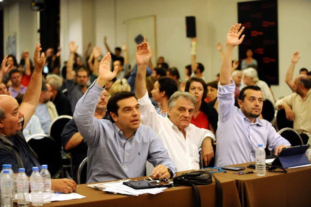 Ο Τσίπρας κερδίζει στη Βουλή, χάνει το κόμμα