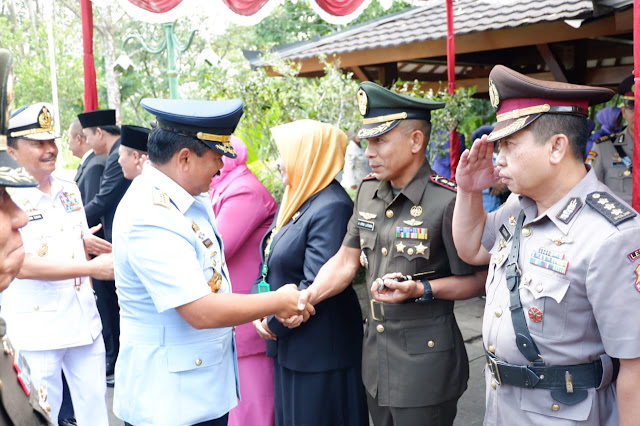 KodimKaranganyar -  Dandim Karanganyar Menyambut Kedatangan Panglima TNI Melaksanakan Ziarah ke AGB