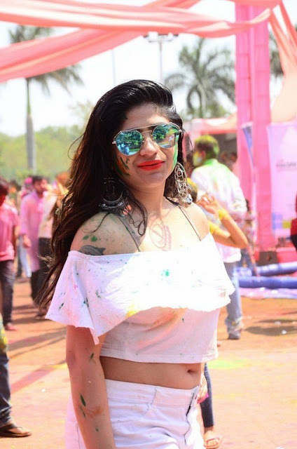 Telugu actress Madhulagna Das holi pics showing navel