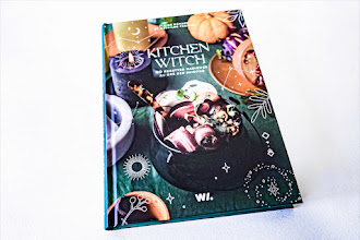 Lundi Librairie : Kitchen Witch : 50 recettes magiques au gré des saisons - Éloïse Méhard et Mathilde Fachan 