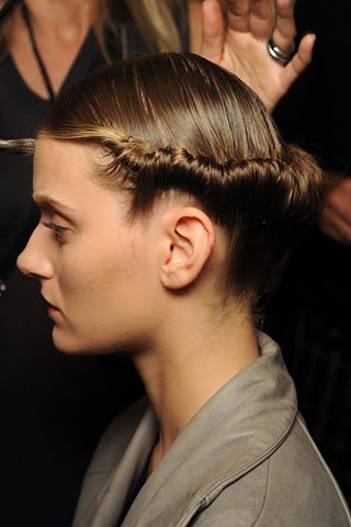 Pin Up Bangs. Ways To Pin Up Bangs.