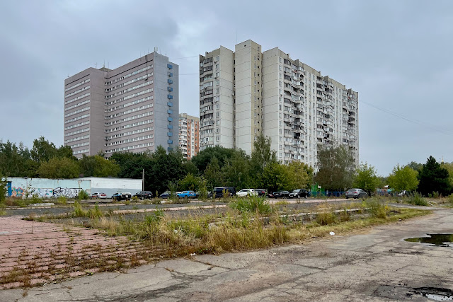 Сиреневый бульвар, Измайловский проезд, Советская улица, дворы, общежитие РГУФКСМиТ, жилой дом 1993 года постройки