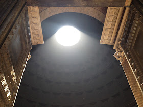 Pantheon Rome light shaft