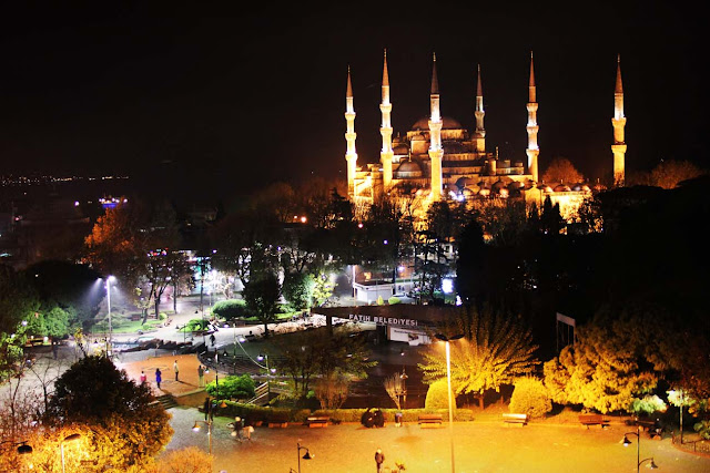 vista mesquita azul noite