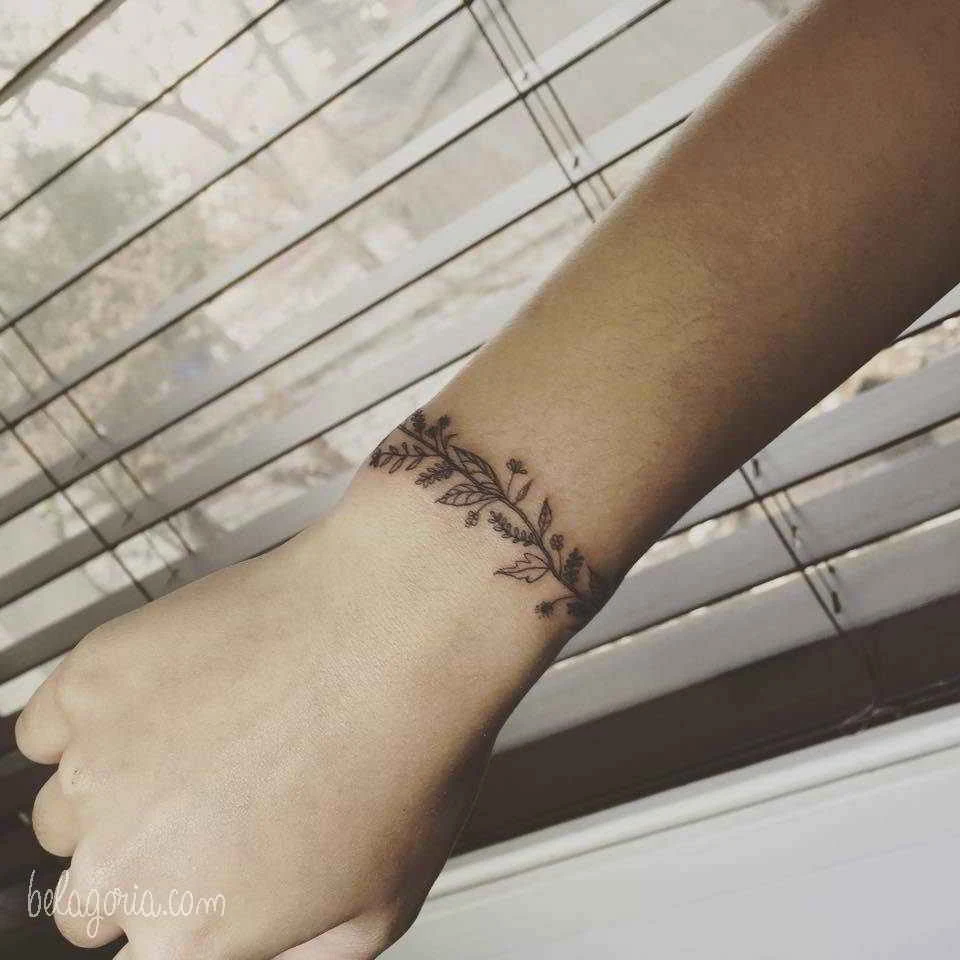 tatuaje de pulsera para una chicas