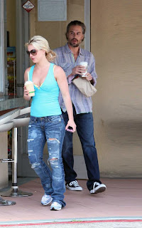 Britney Spears photos with  tasty coffee treat