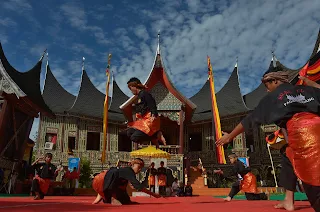 13 Tradisi dan Budaya Minangkabau Sumatera Barat Yang Masih Eksis