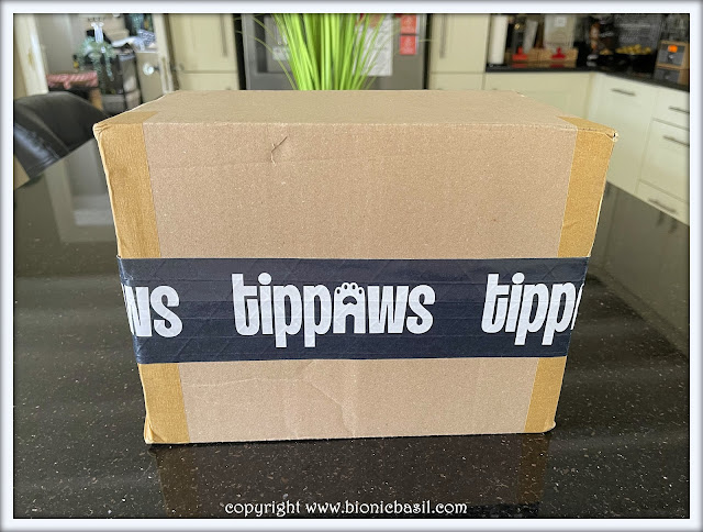 What's In The Box ©BionicBasil® Tippaws Dry Cat Food